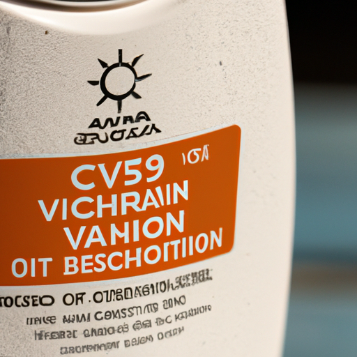 תקריב של בקבוק חוה זינגבוים קרם הגנה 50SPF, עם תווית שכתוב עליה 'הגנה מפני UVA/UVB'.